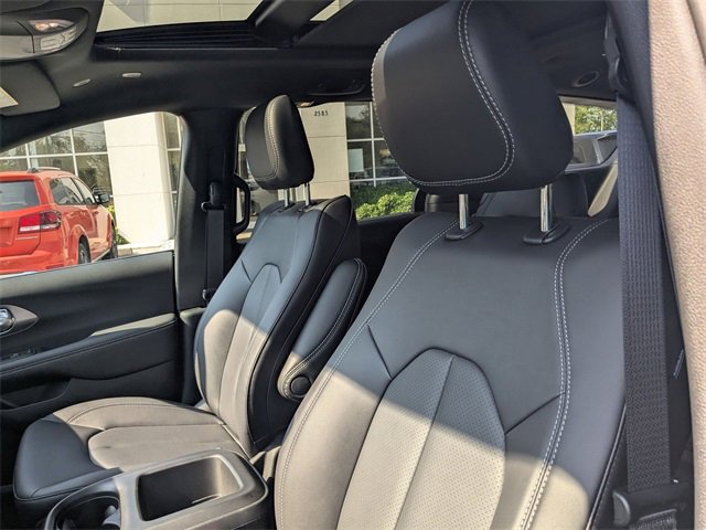 New 2025 Chrysler Pacifica Select image 14