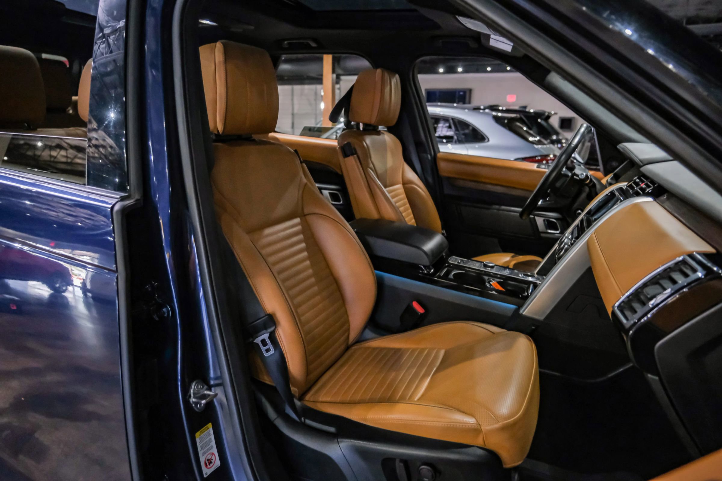 Used 2019 Land Rover Discovery HSE Luxury image 29