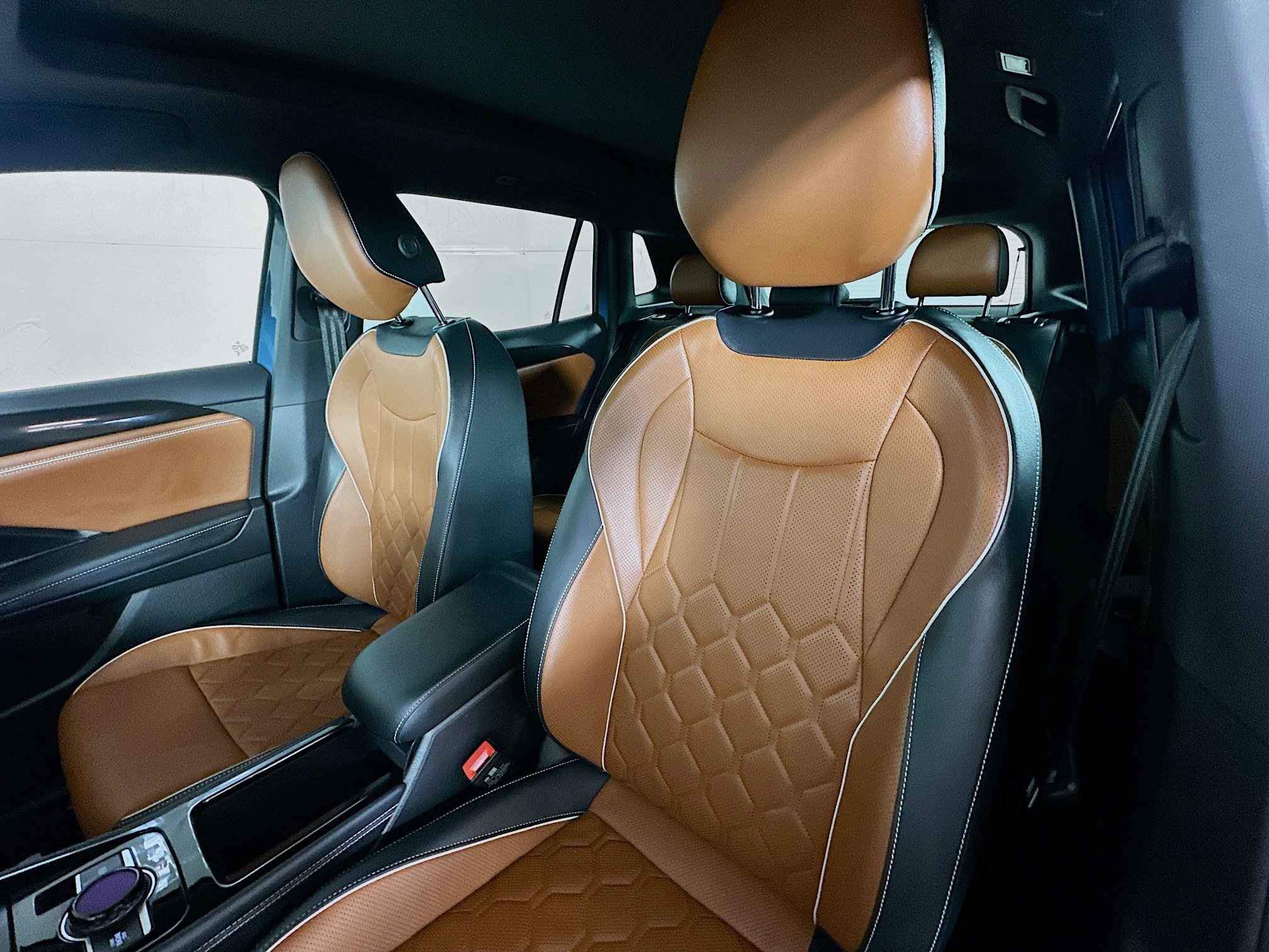 Certified 2025 Volkswagen Tiguan SEL R-Line AWD/4WD image 3