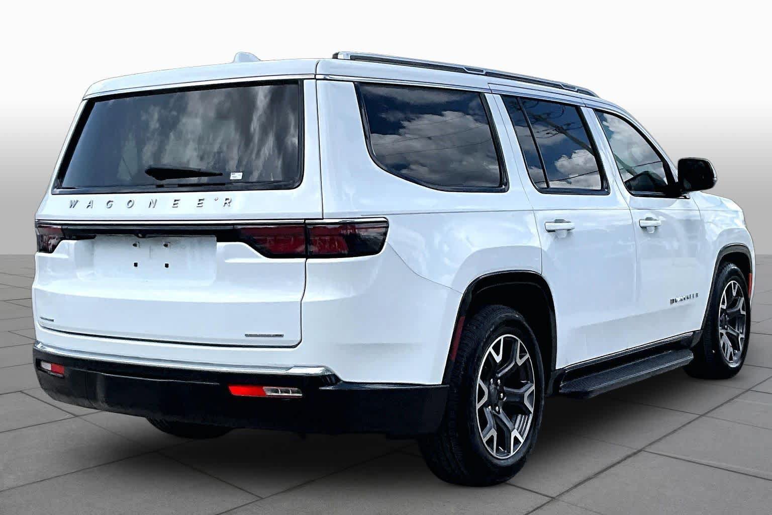 Used 2023 Jeep Wagoneer Series III w/ Convenience Group I AWD/4WD image 13