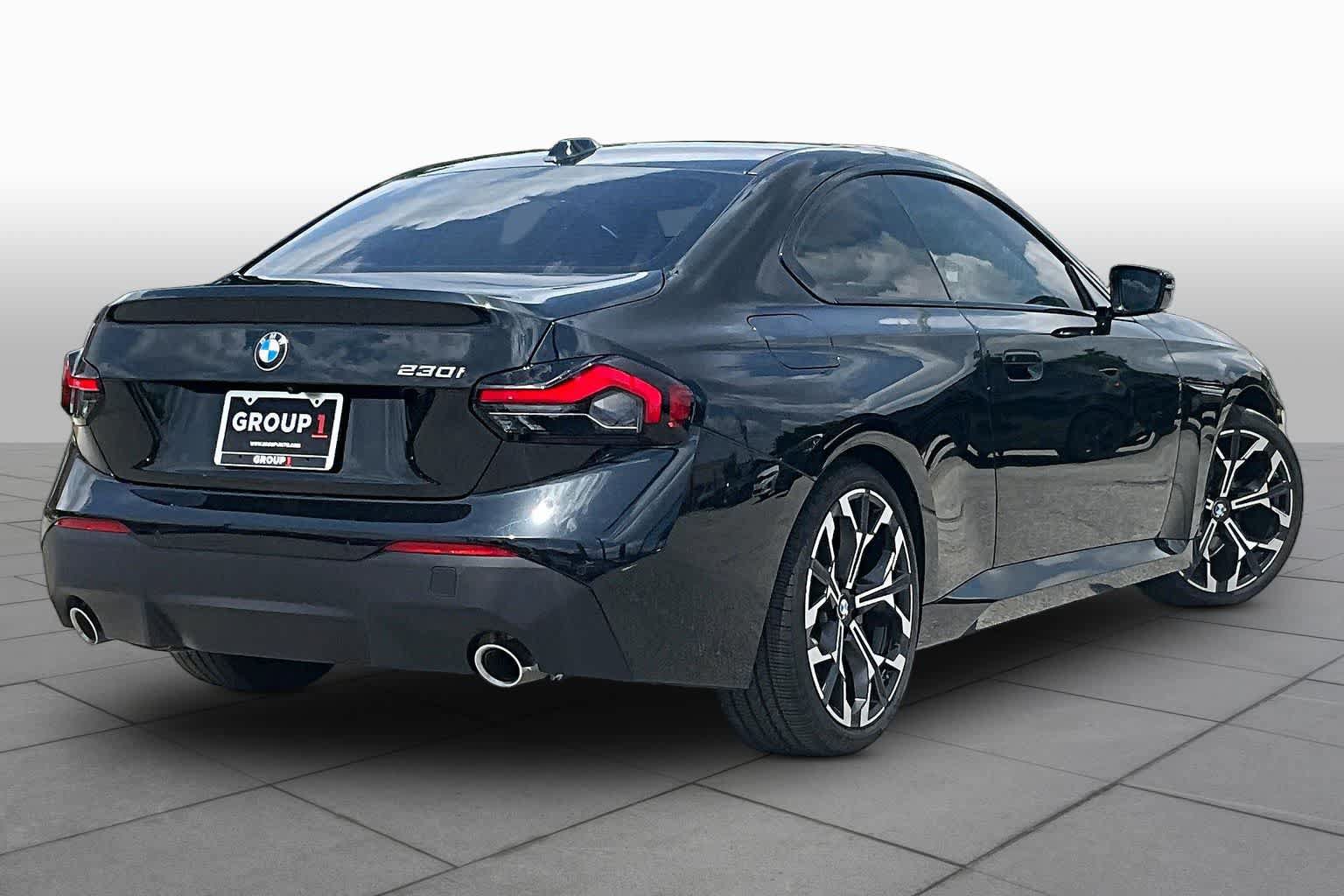 Used 2025 BMW 230i Coupe w/ Convenience Package RWD image 12