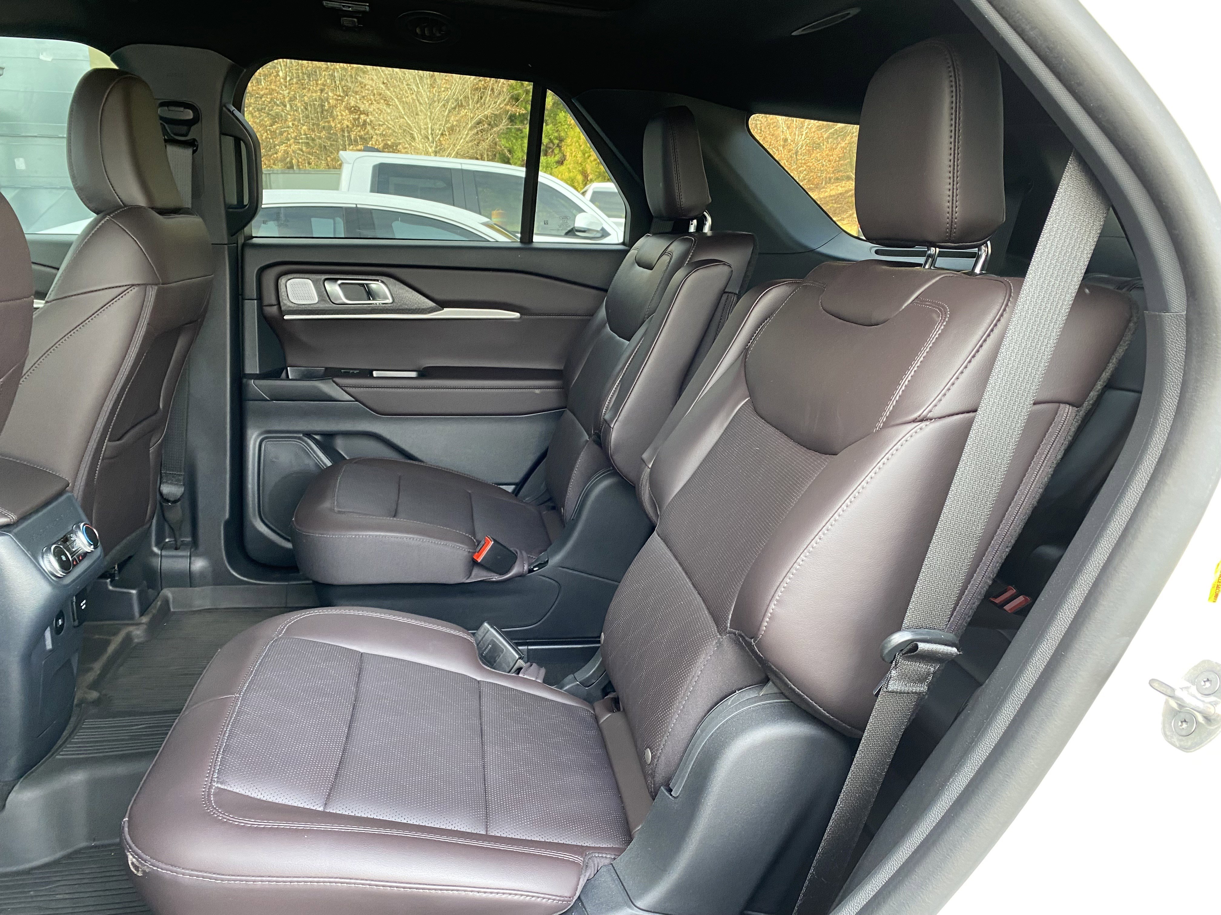 Used 2025 Ford Explorer Platinum image 37