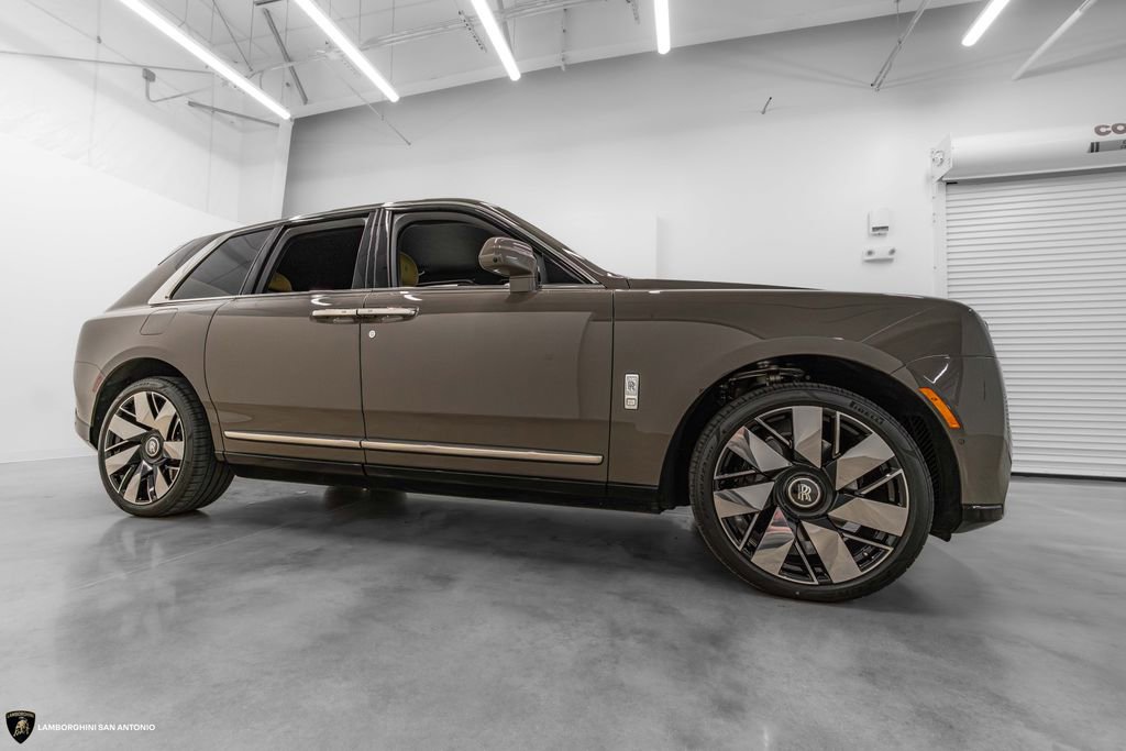 Used 2025 Rolls-Royce Cullinan w/ Dynamic Package image 5