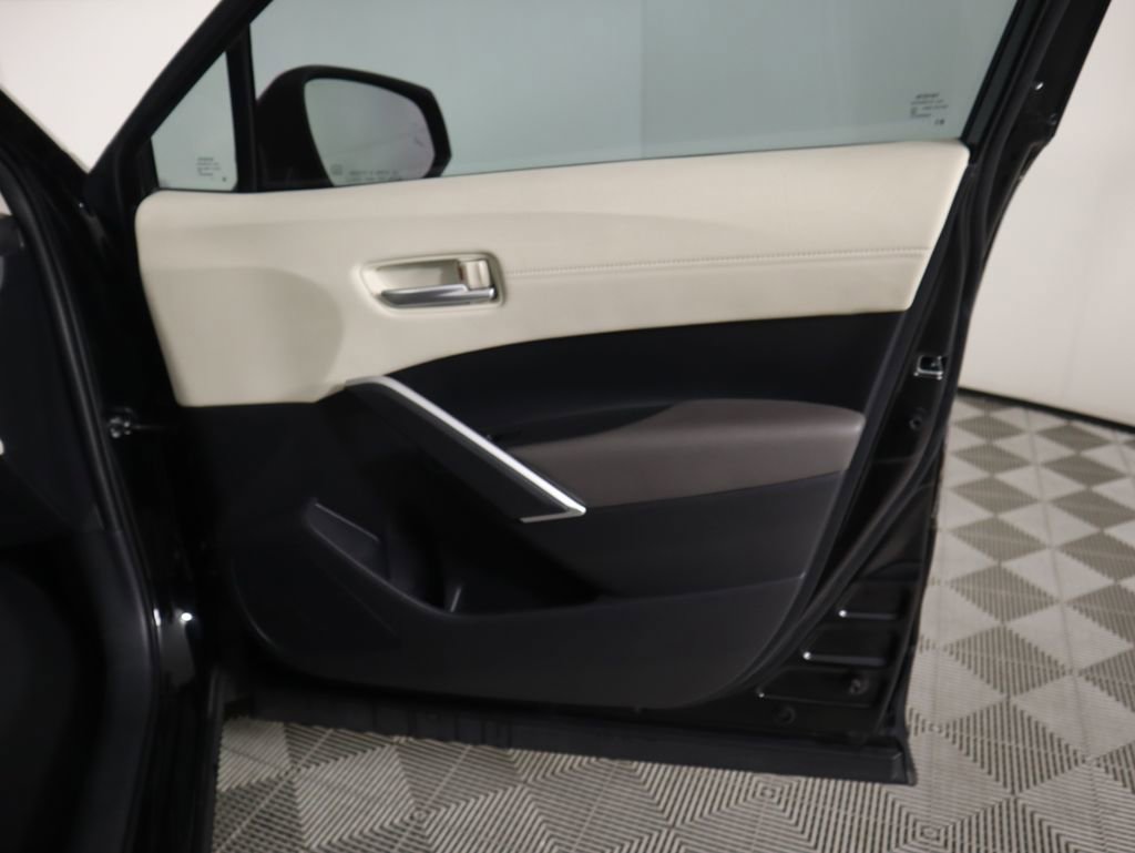 Used 2023 Toyota Corolla Cross XLE image 25