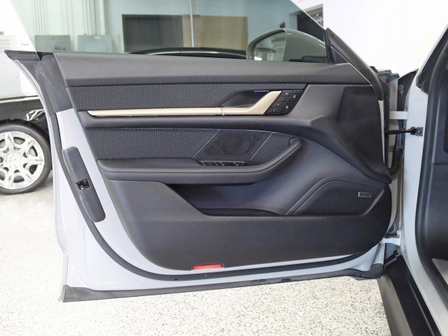 Used 2024 Porsche Taycan 4S image 37