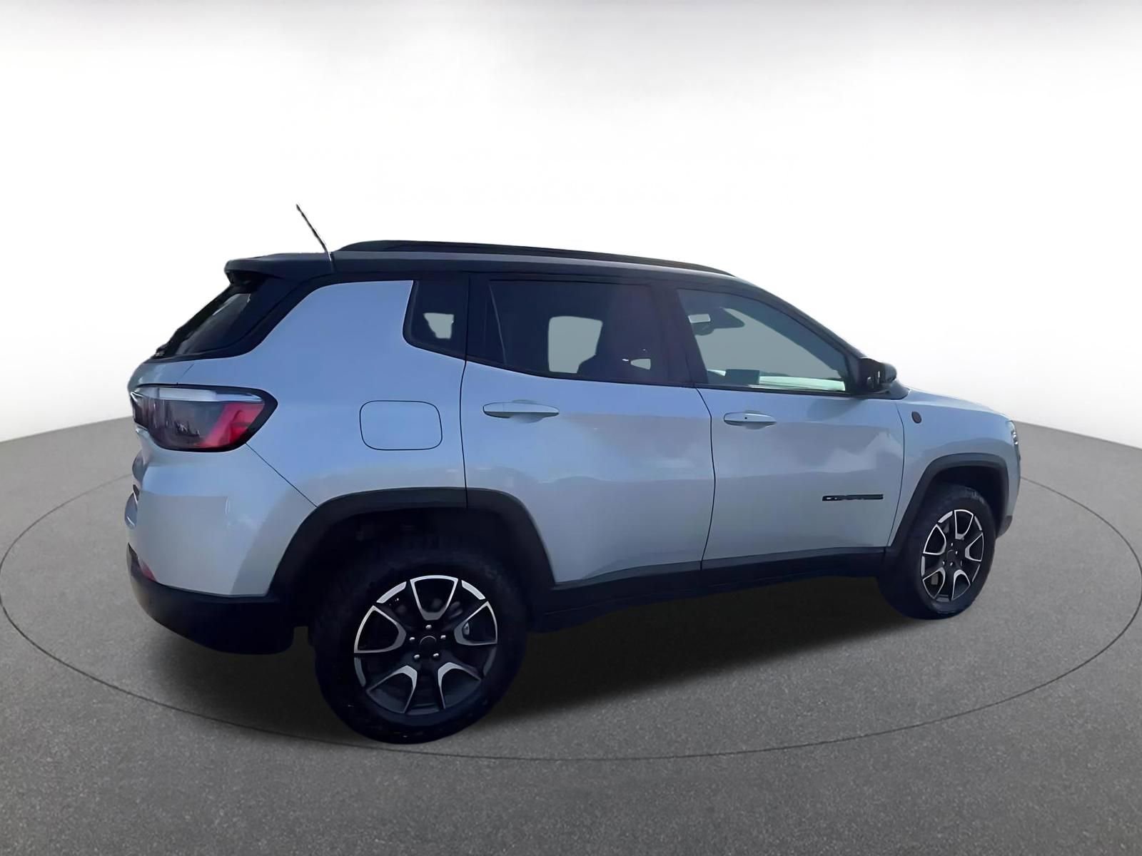 Used 2025 Jeep Compass Trailhawk AWD/4WD image 14