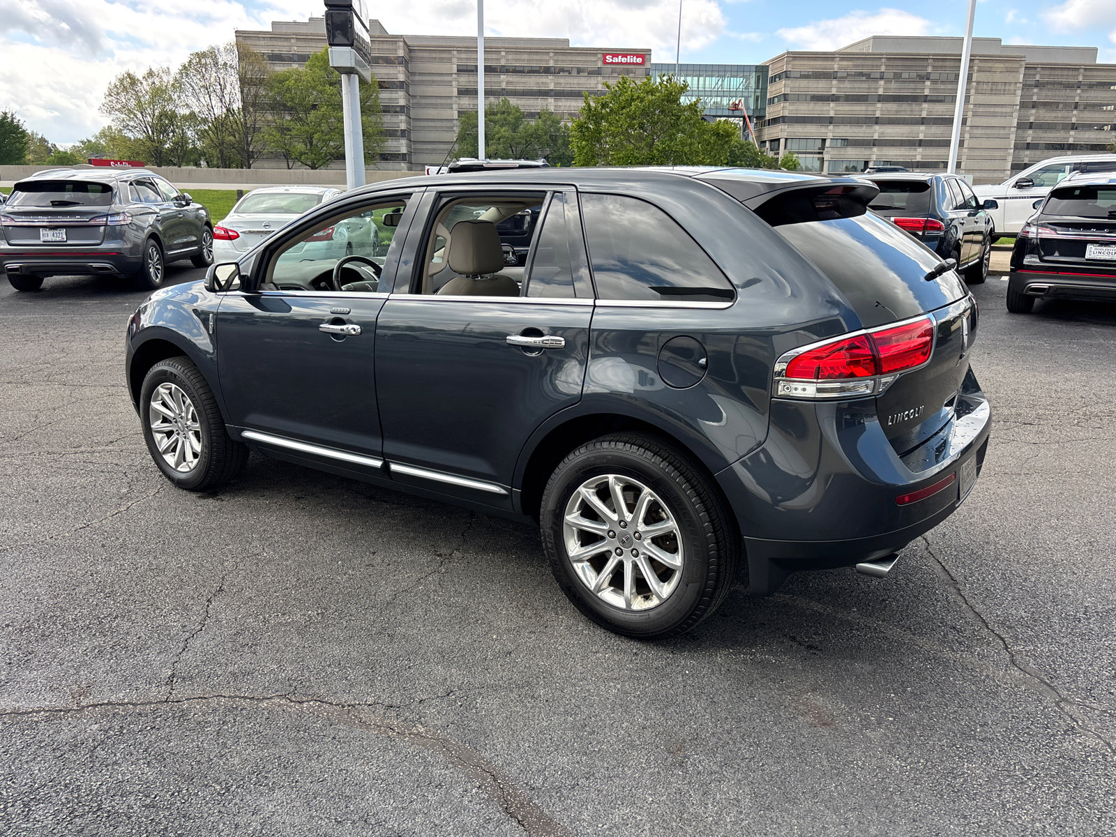 Used 2013 Lincoln MKX FWD image 5