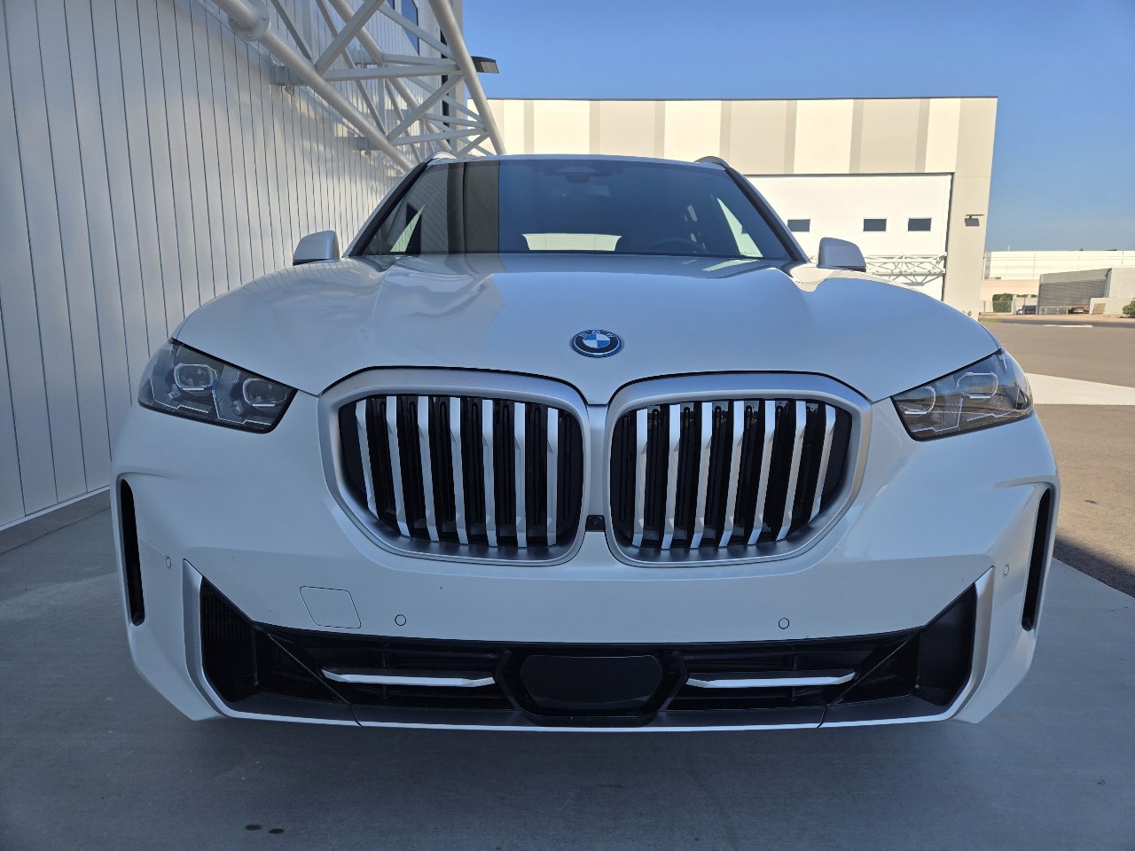 Used 2026 BMW X5 xDrive50e w/ Climate Comfort Package image 23