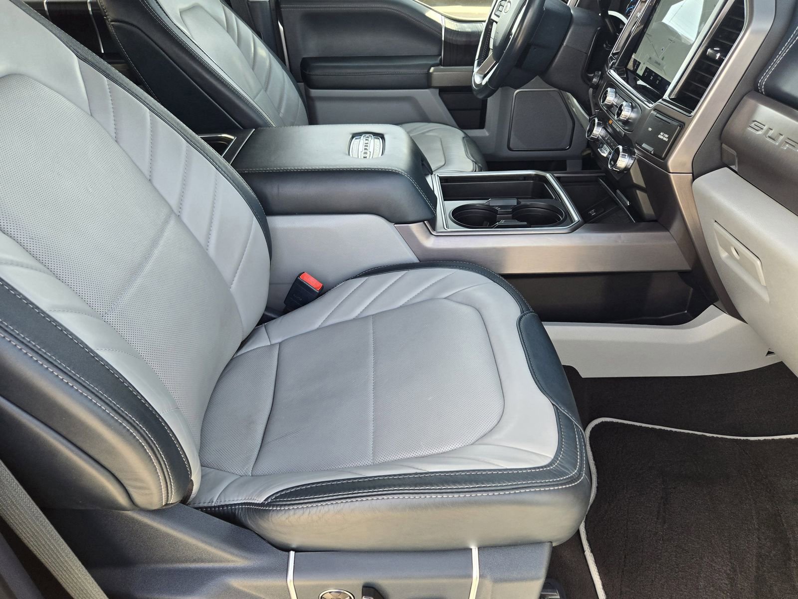 Certified 2022 Ford F450 Limited w/ FX4 Off-Road Package image 15