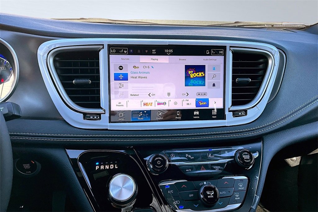 New 2026 Chrysler Pacifica Select image 7