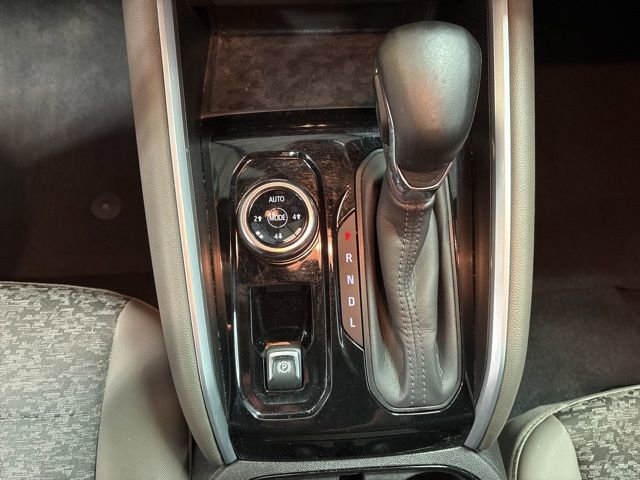 Used 2024 Chevrolet Colorado ZR2 w/ Safety Package AWD/4WD image 19