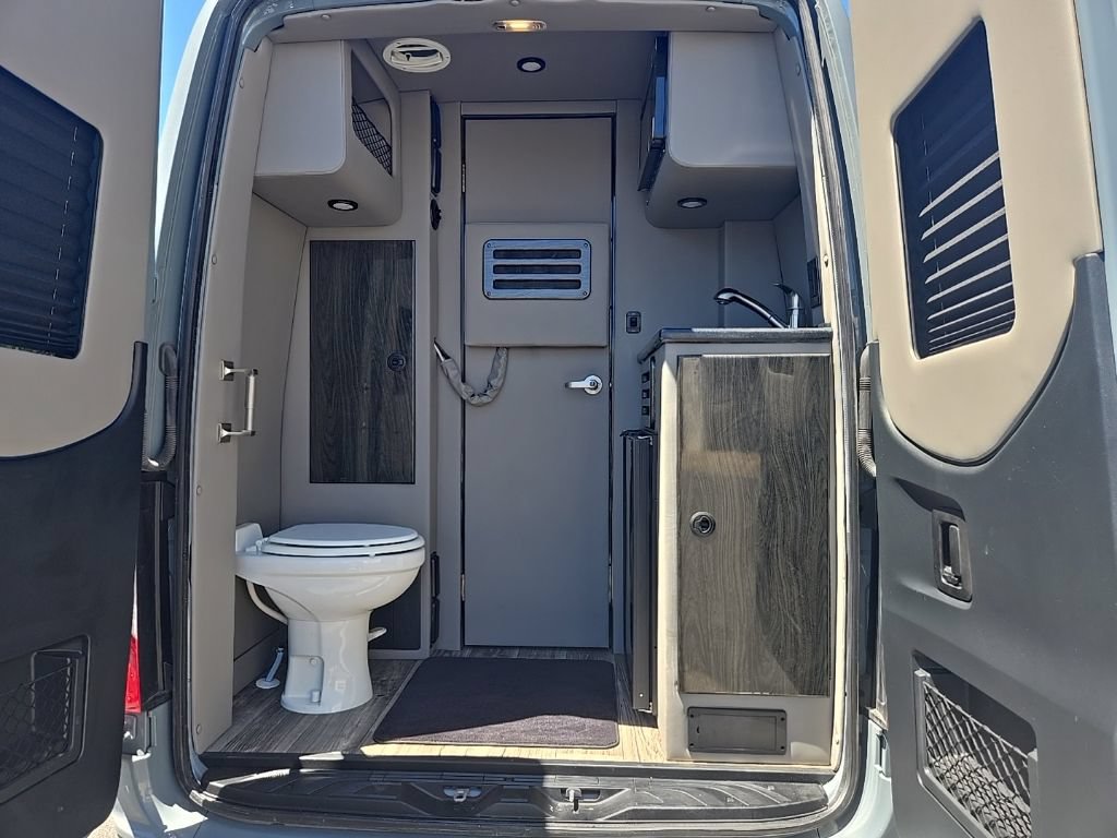 Used 2023 Mercedes-Benz Sprinter 3500 image 20