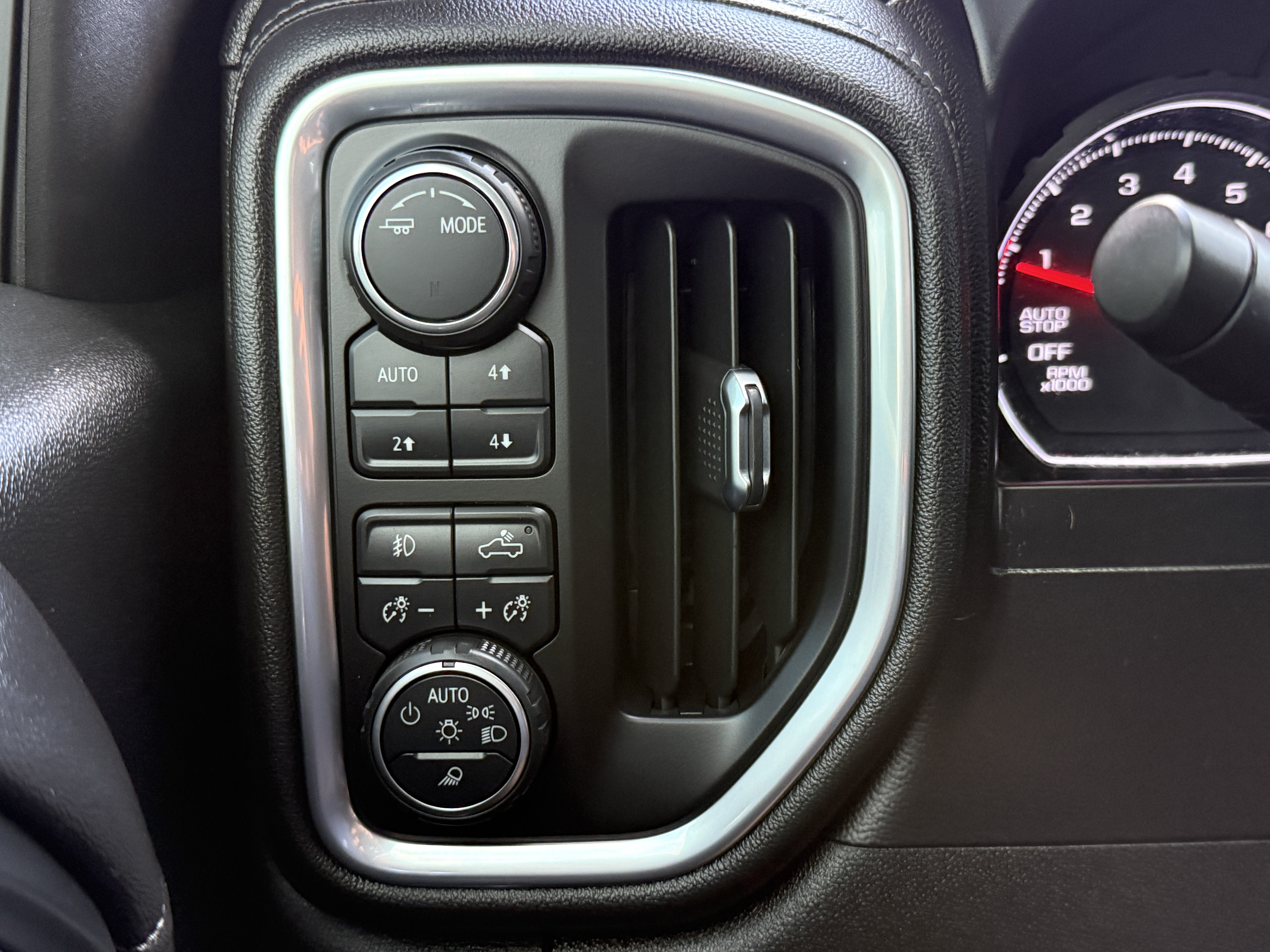 Used 2021 Chevrolet Silverado 1500 LTZ AWD/4WD image 24