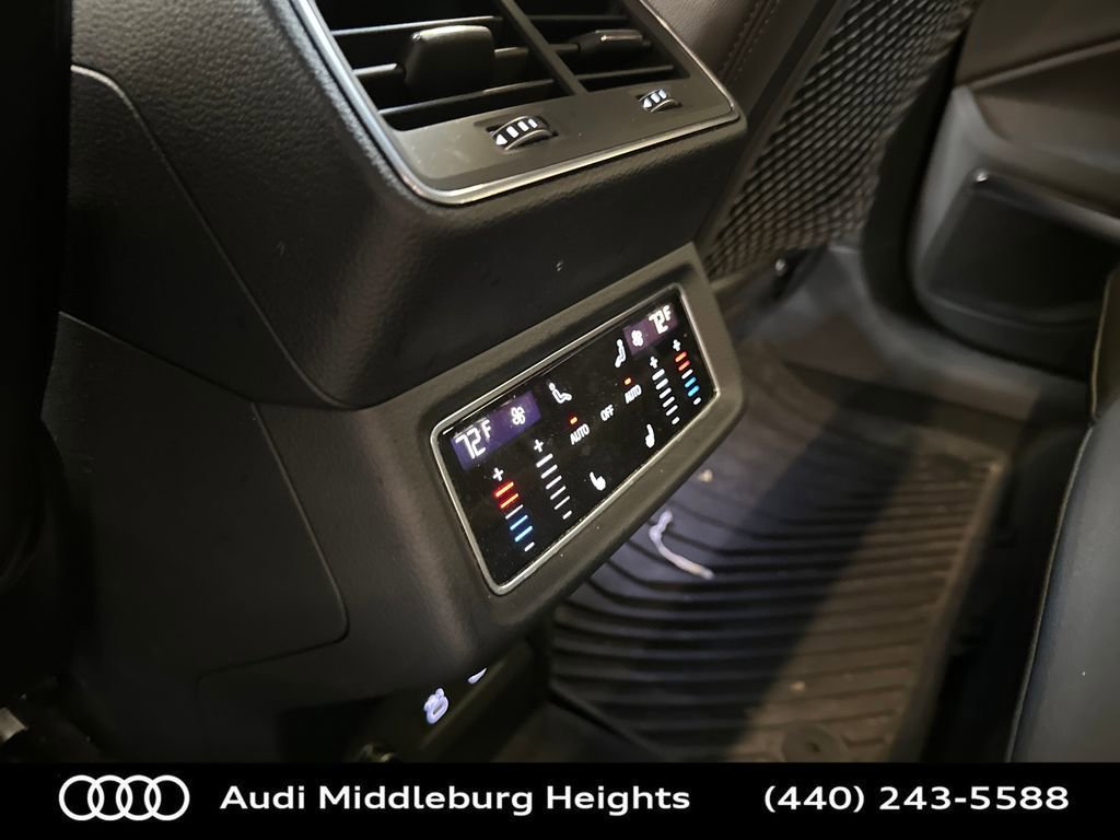 Used 2021 Audi e-tron Premium Plus w/ Premium Plus Package image 31