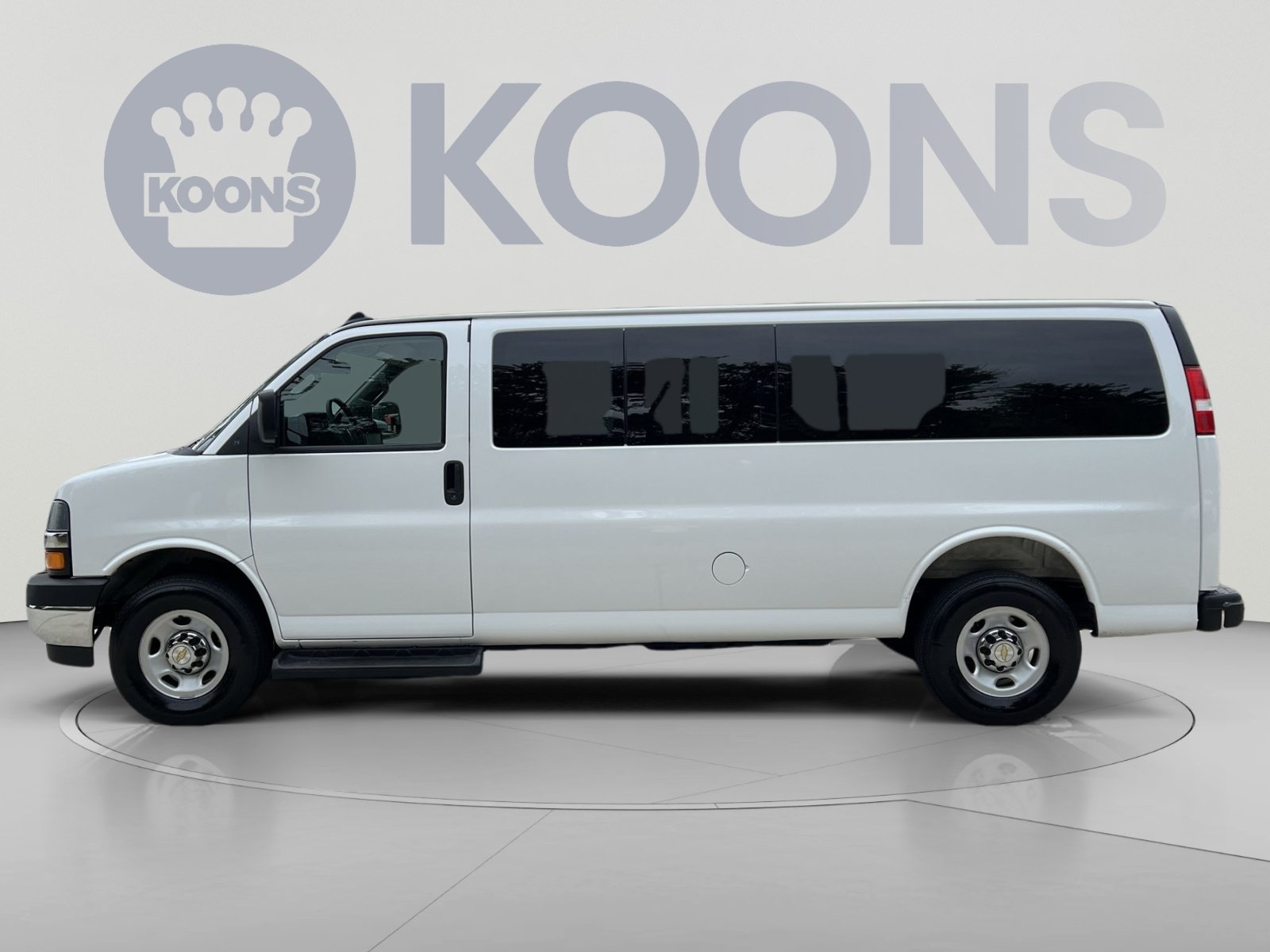 Used 2025 Chevrolet Express 3500 LT w/ LT Preferred Equipment Group RWD image 2