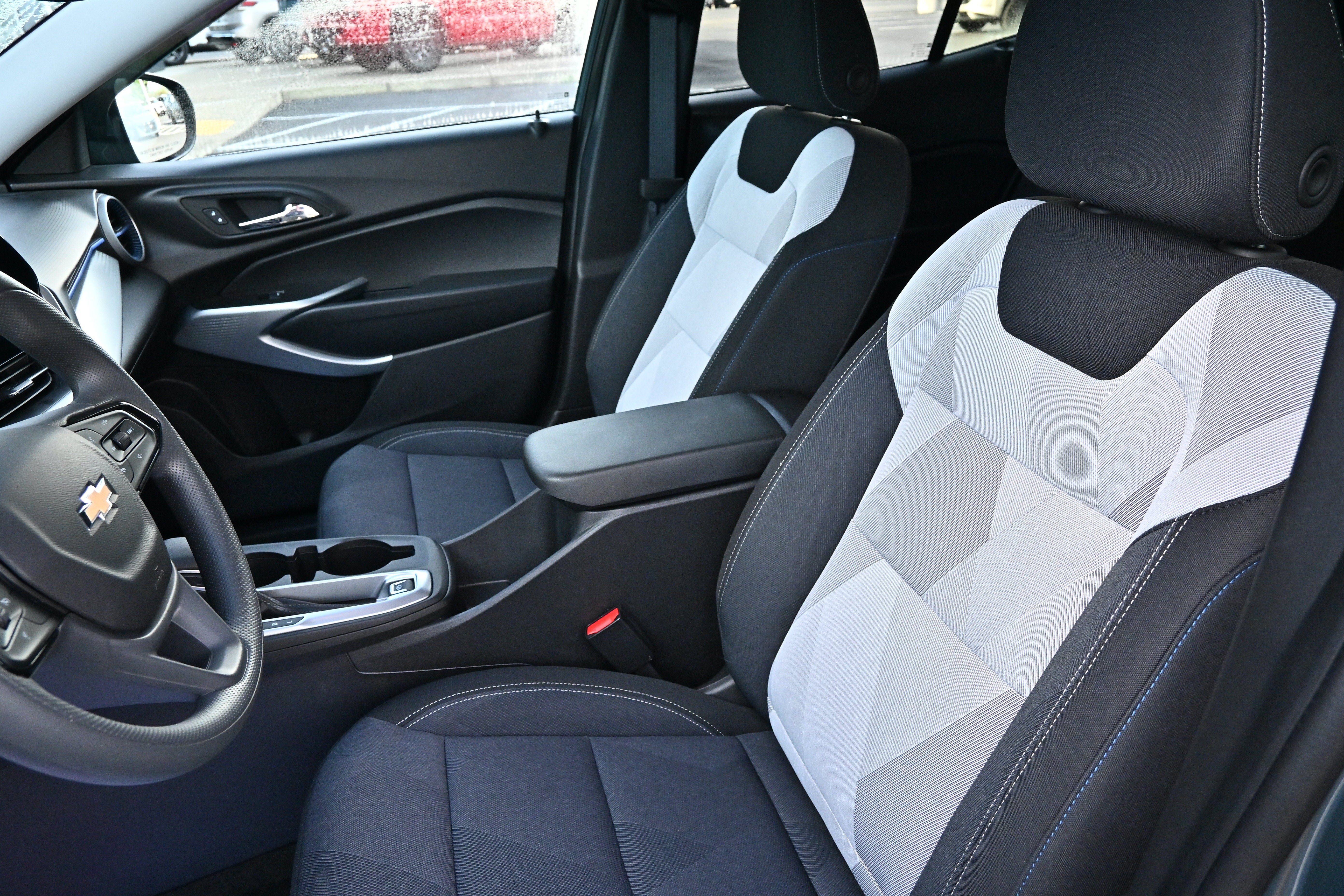 Used 2026 Chevrolet Trax LS w/ LS Convenience Package FWD image 20