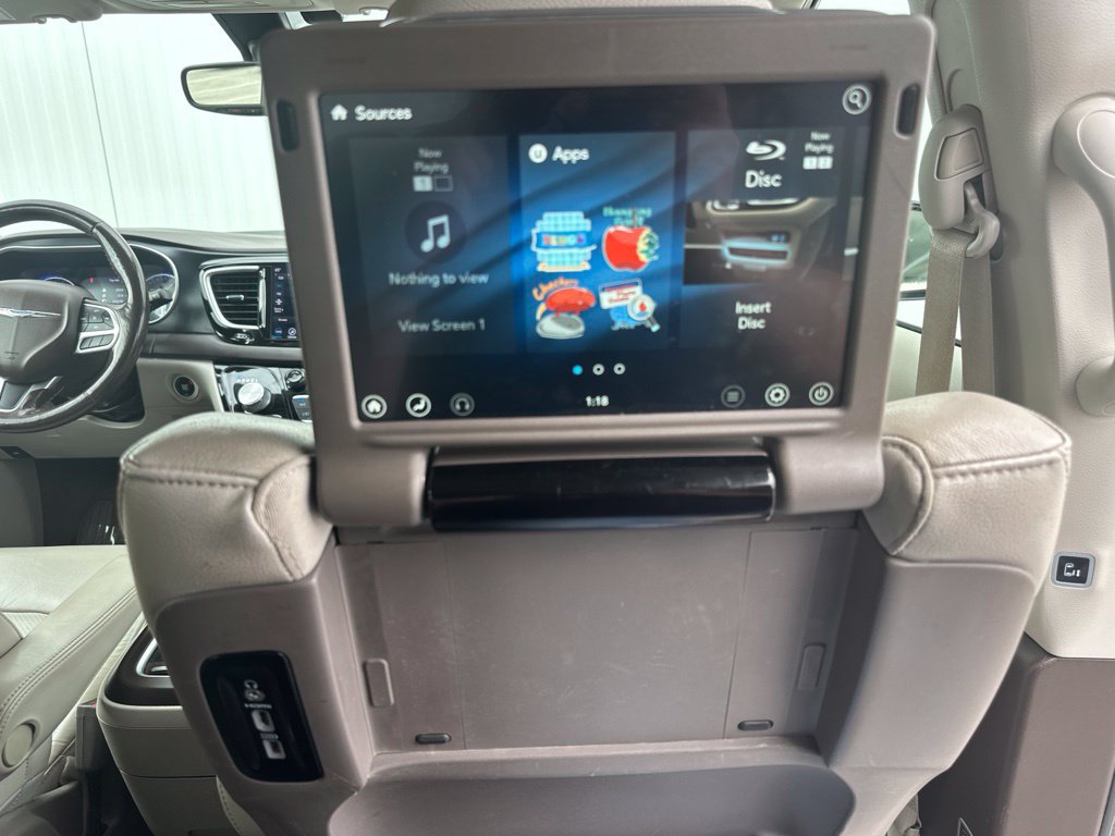 Used 2020 Chrysler Pacifica Touring-L Plus FWD image 31