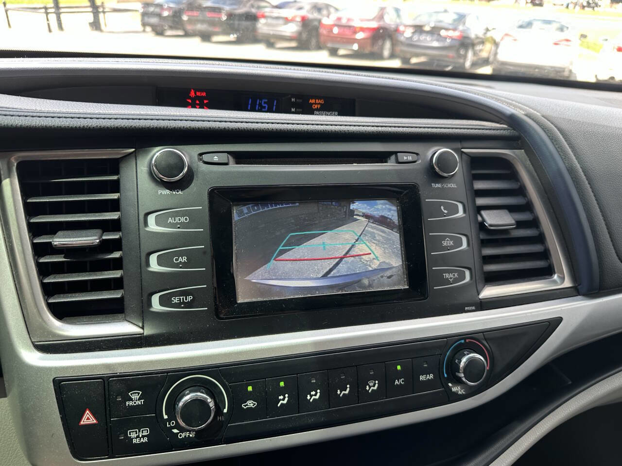 Used 2017 Toyota Highlander LE w/ Carpet Mat Package FWD image 15