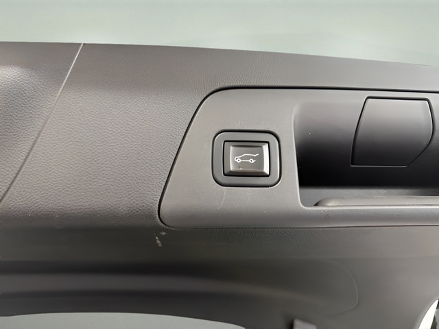 Used 2022 Buick Envision Essence w/ Technology Package I FWD image 33