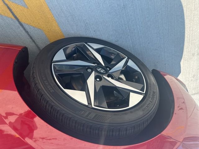 Used 2023 Hyundai Elantra Limited image 37