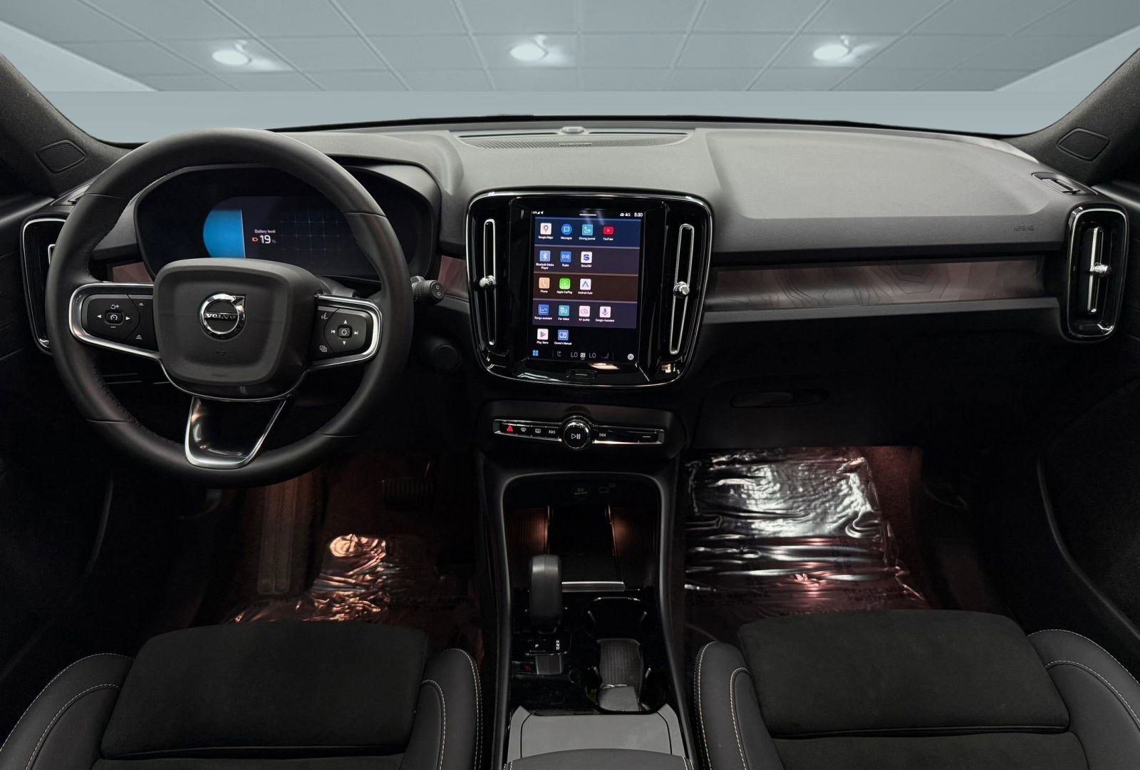 Used 2024 Volvo XC40 Recharge Ultimate w/ Protection Package Premier image 14