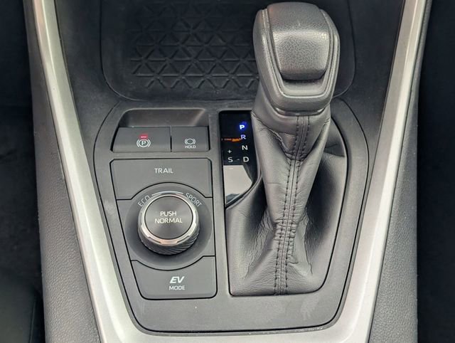 Used 2025 Toyota RAV4 XLE image 21