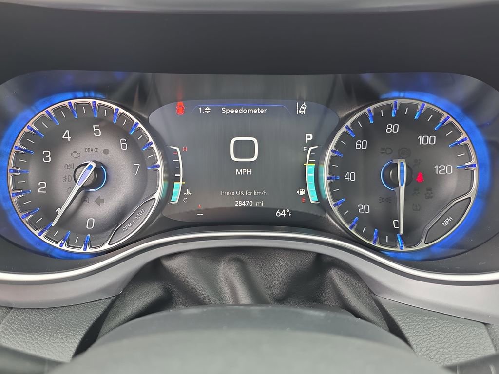 Used 2025 Chrysler Pacifica Limited image 20