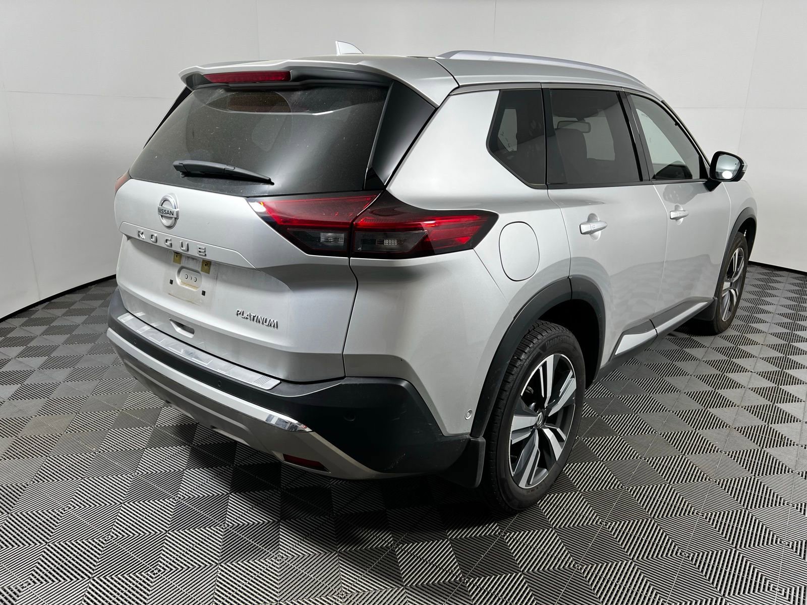 Used 2021 Nissan Rogue Platinum image 5