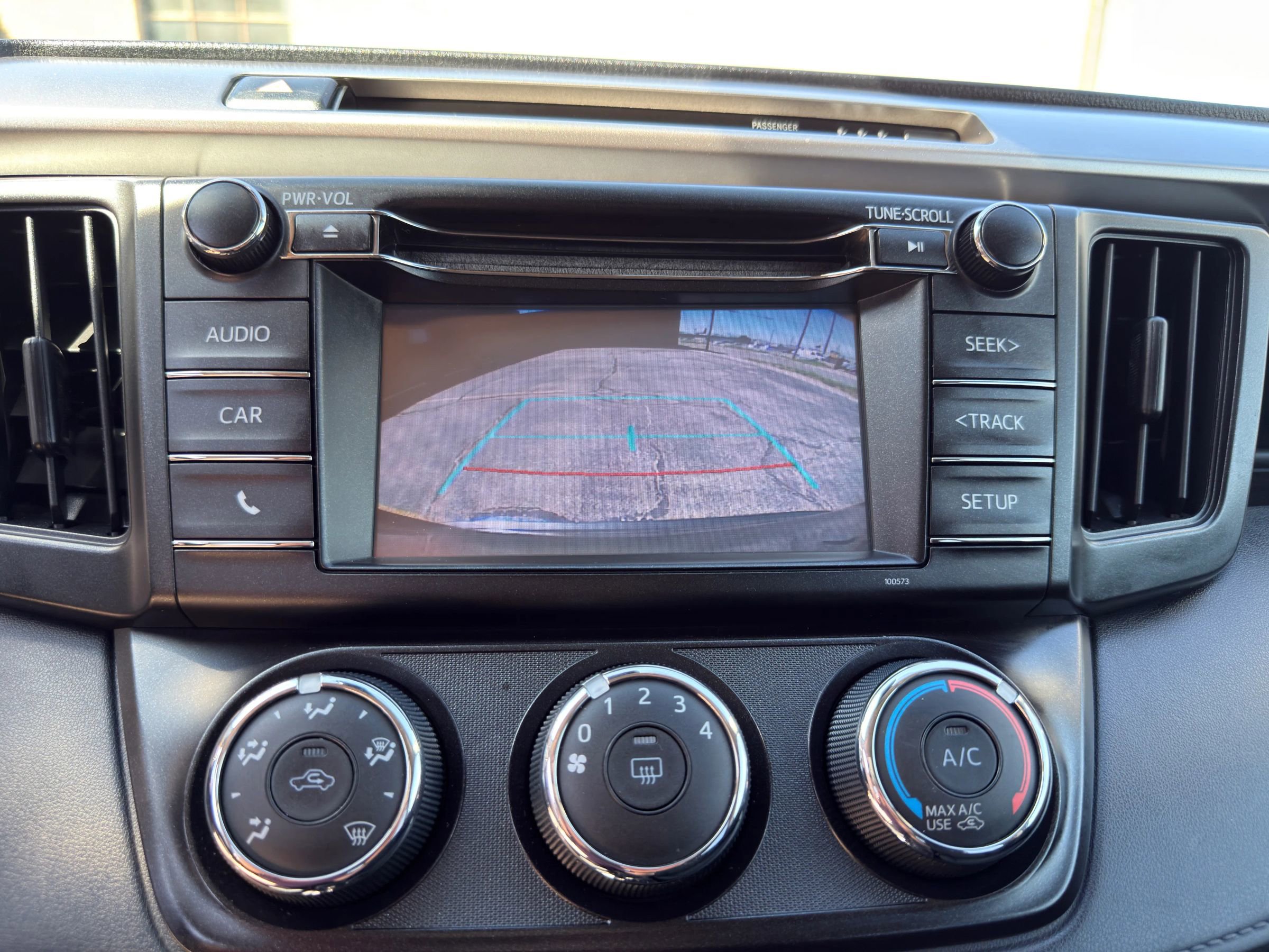 Used 2018 Toyota RAV4 LE image 14