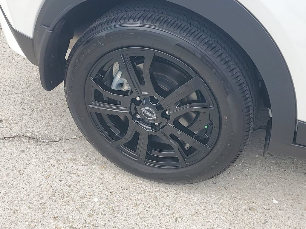 Certified 2024 Nissan Kicks SR w/ SR Premium Package FWD image 11
