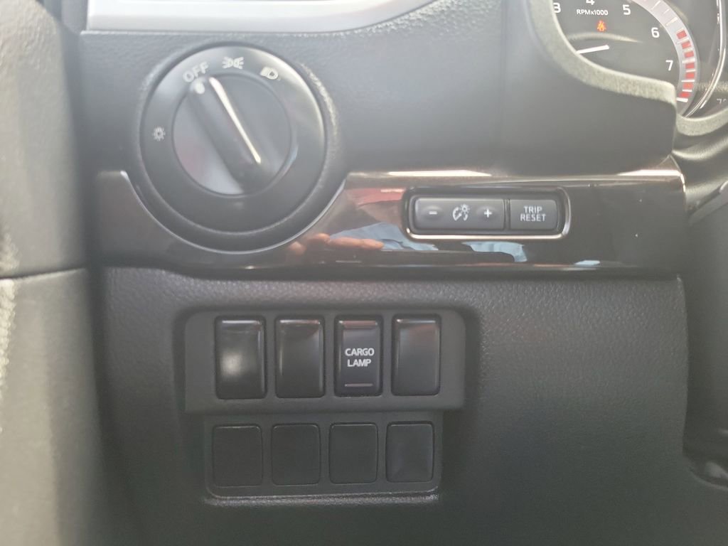 Used 2018 Nissan Titan SV RWD image 36