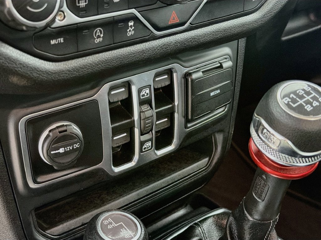 Used 2024 Jeep Wrangler Unlimited Sport AWD/4WD image 17