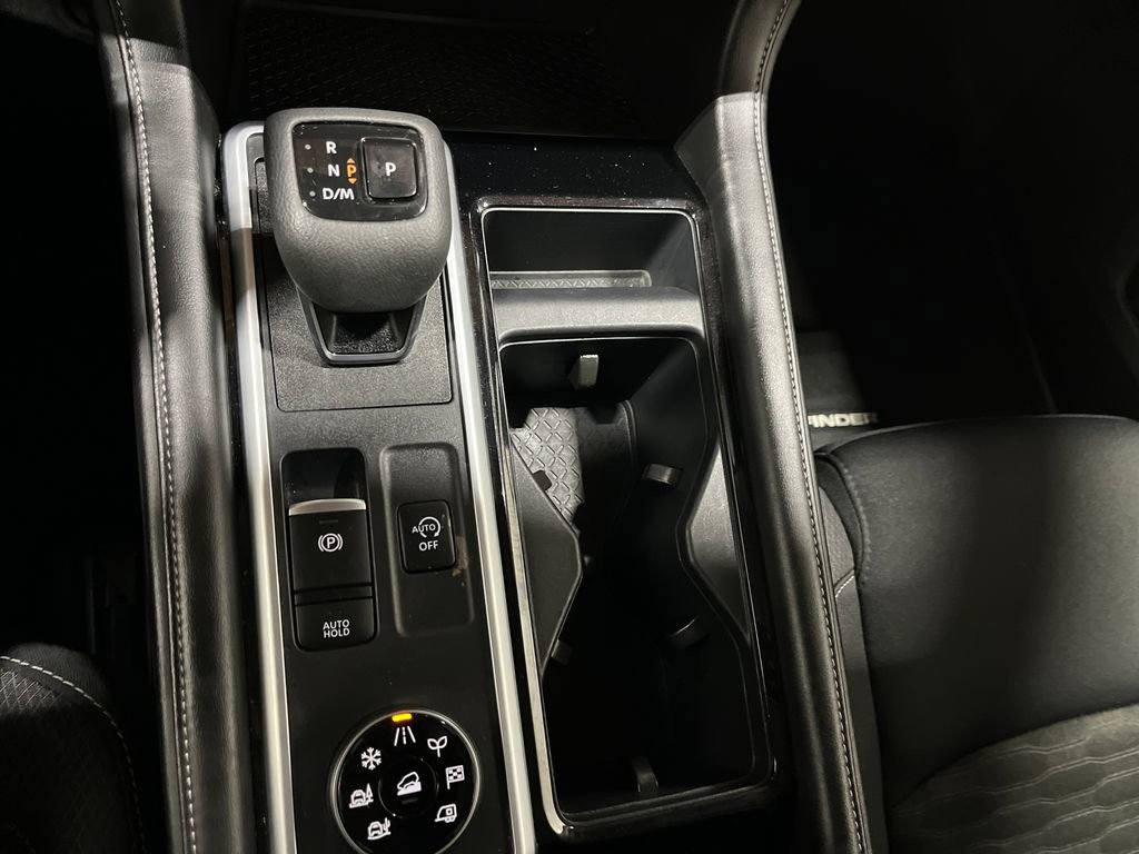 Used 2025 Nissan Pathfinder SV image 19