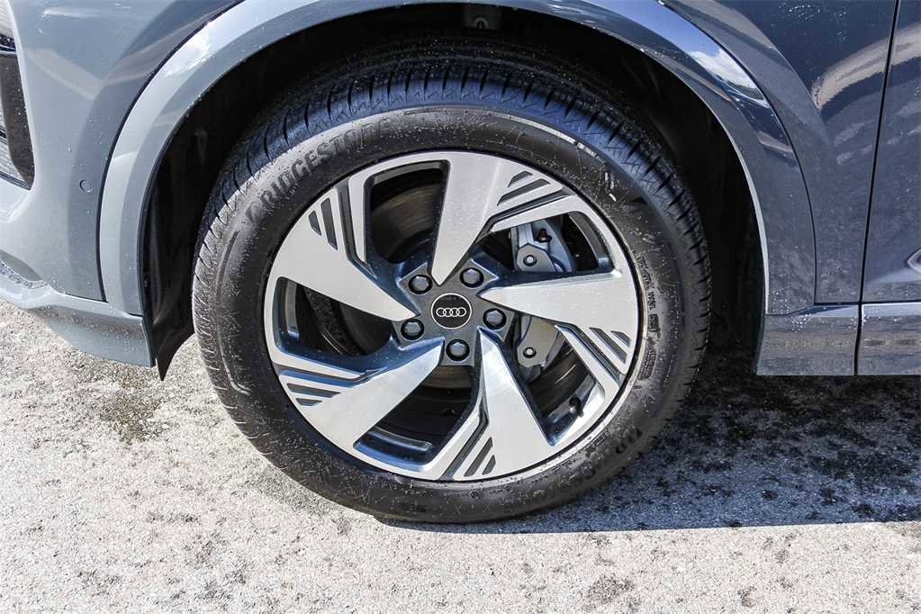 Used 2025 Audi Q6 e-tron Premium w/ Convenience Package image 9