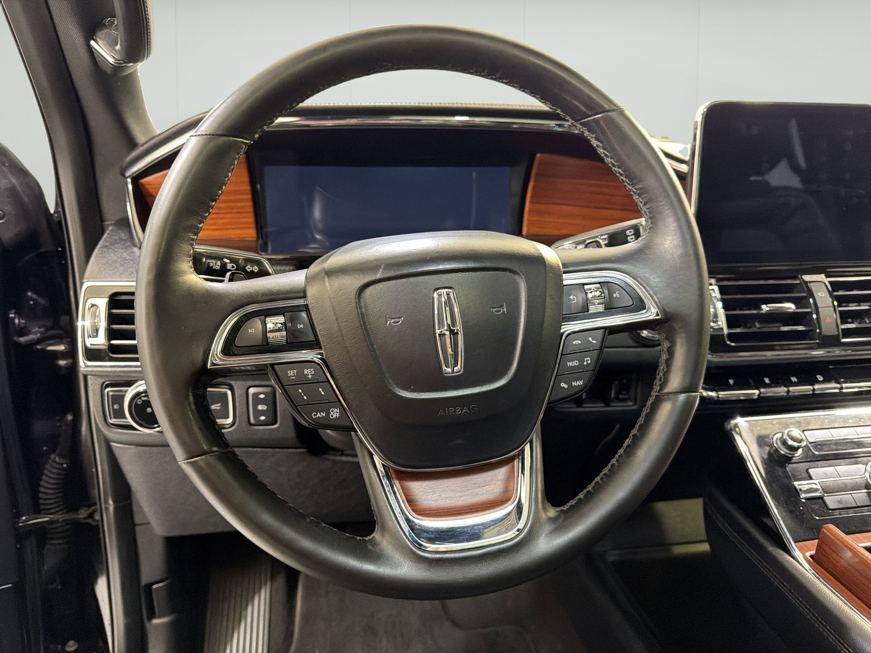 Used 2018 Lincoln Navigator L Reserve w/ Technology Package AWD/4WD image 13