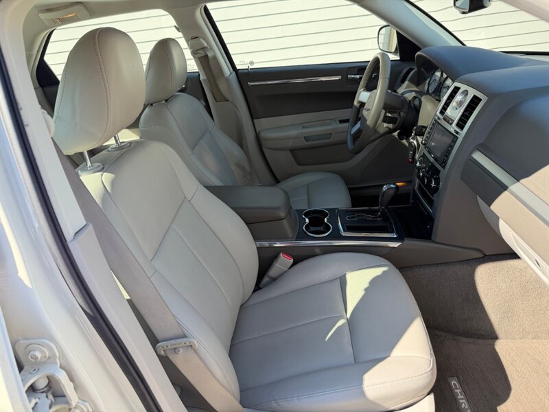 Used 2009 Chrysler 300 Touring RWD image 27