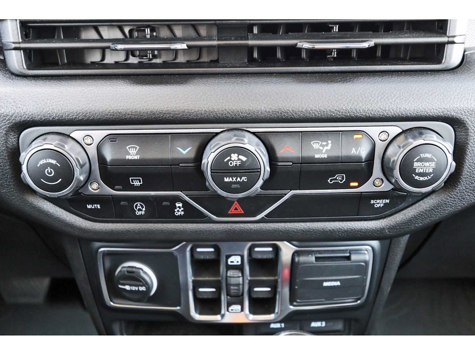 Used 2025 Jeep Wrangler Unlimited Sport AWD/4WD image 24