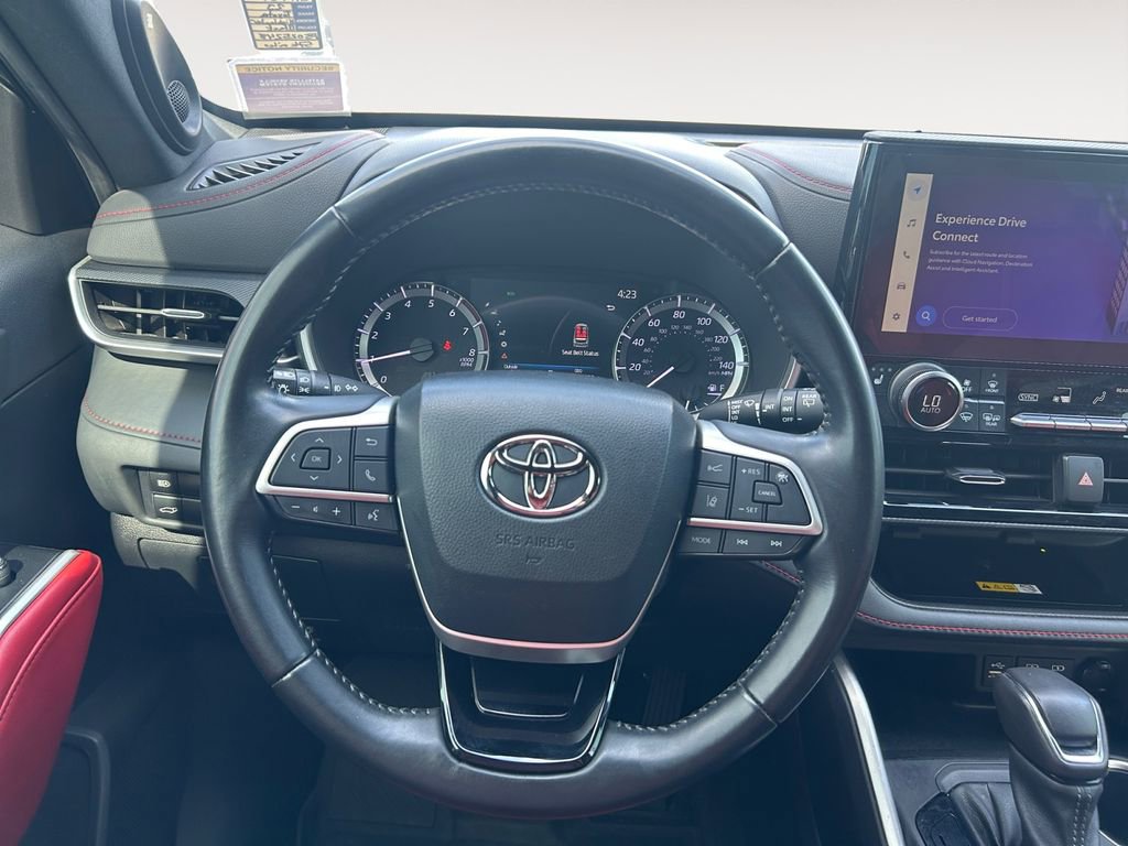 Used 2023 Toyota Highlander XSE FWD image 13