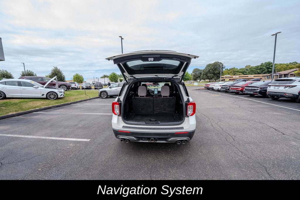 Used 2020 Ford Explorer Platinum w/ Premium Technology Package image 11