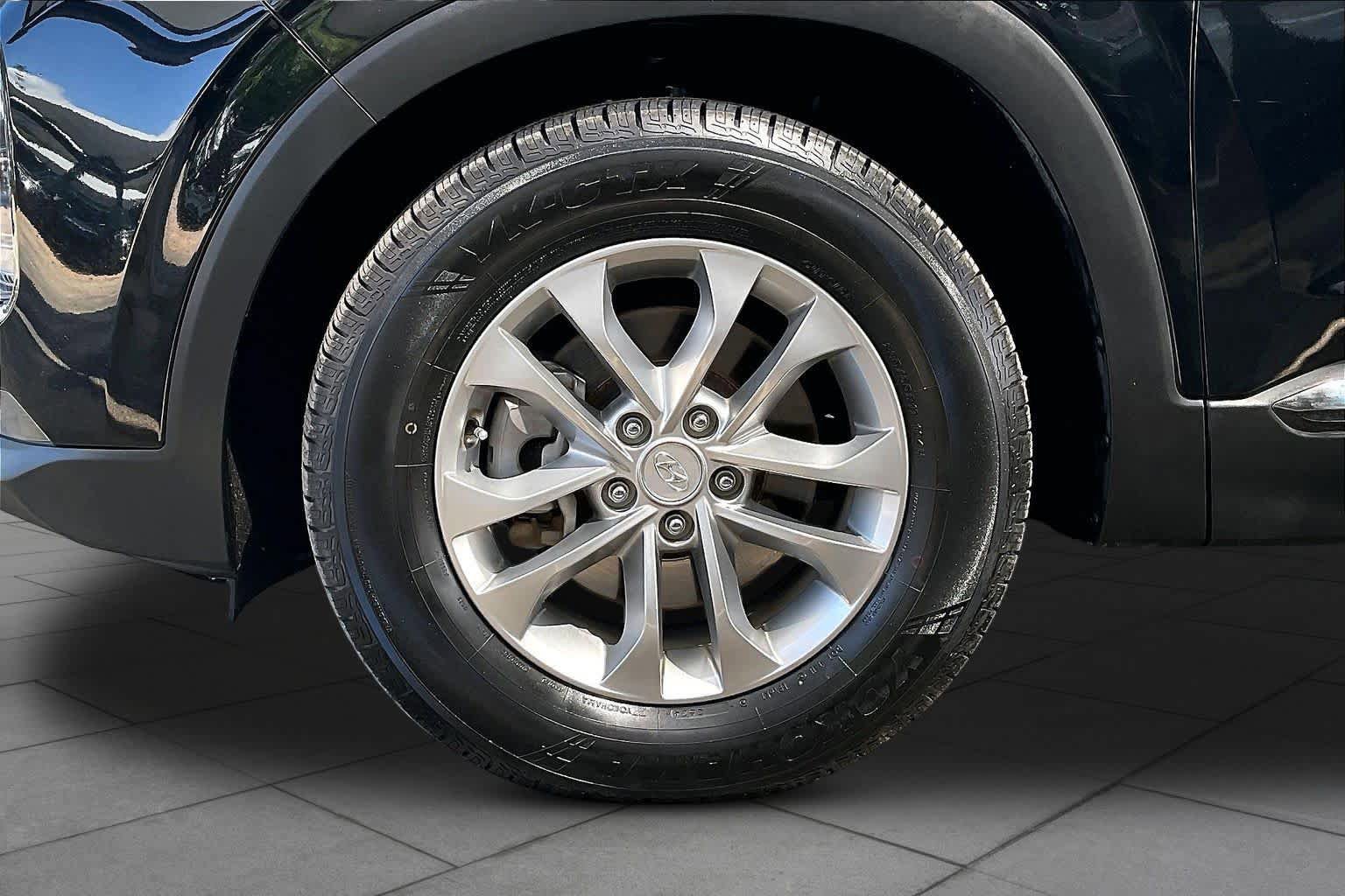 Used 2019 Hyundai Santa Fe SEL w/ Cargo Package AWD/4WD image 11