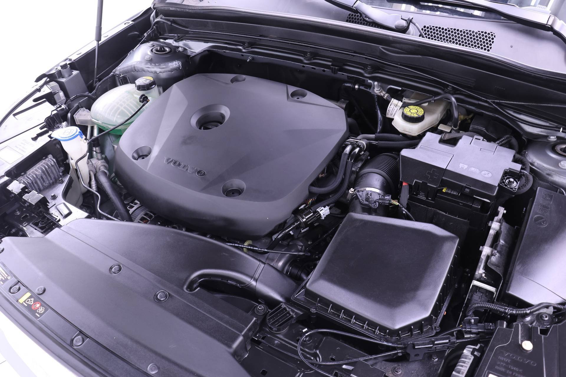 Used 2019 Volvo XC40 T5 Momentum image 24