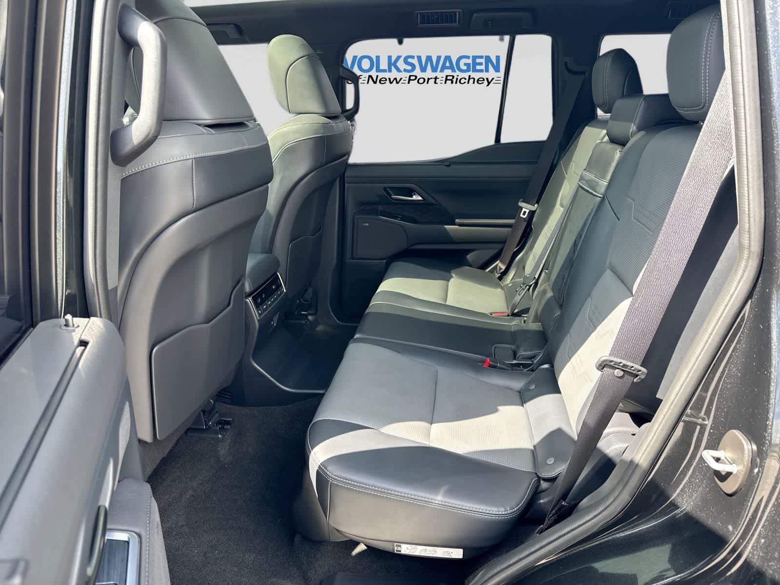 Used 2025 Lexus GX 550 w/ Accessory Package (2T) AWD/4WD image 26