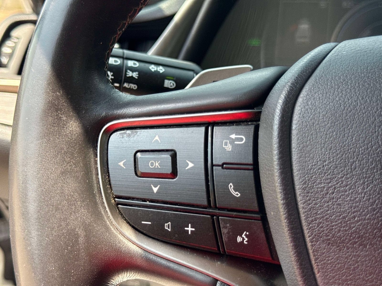 Used 2024 Lexus ES 300h Ultra Luxury w/ Accessory Package (Z2) FWD image 25