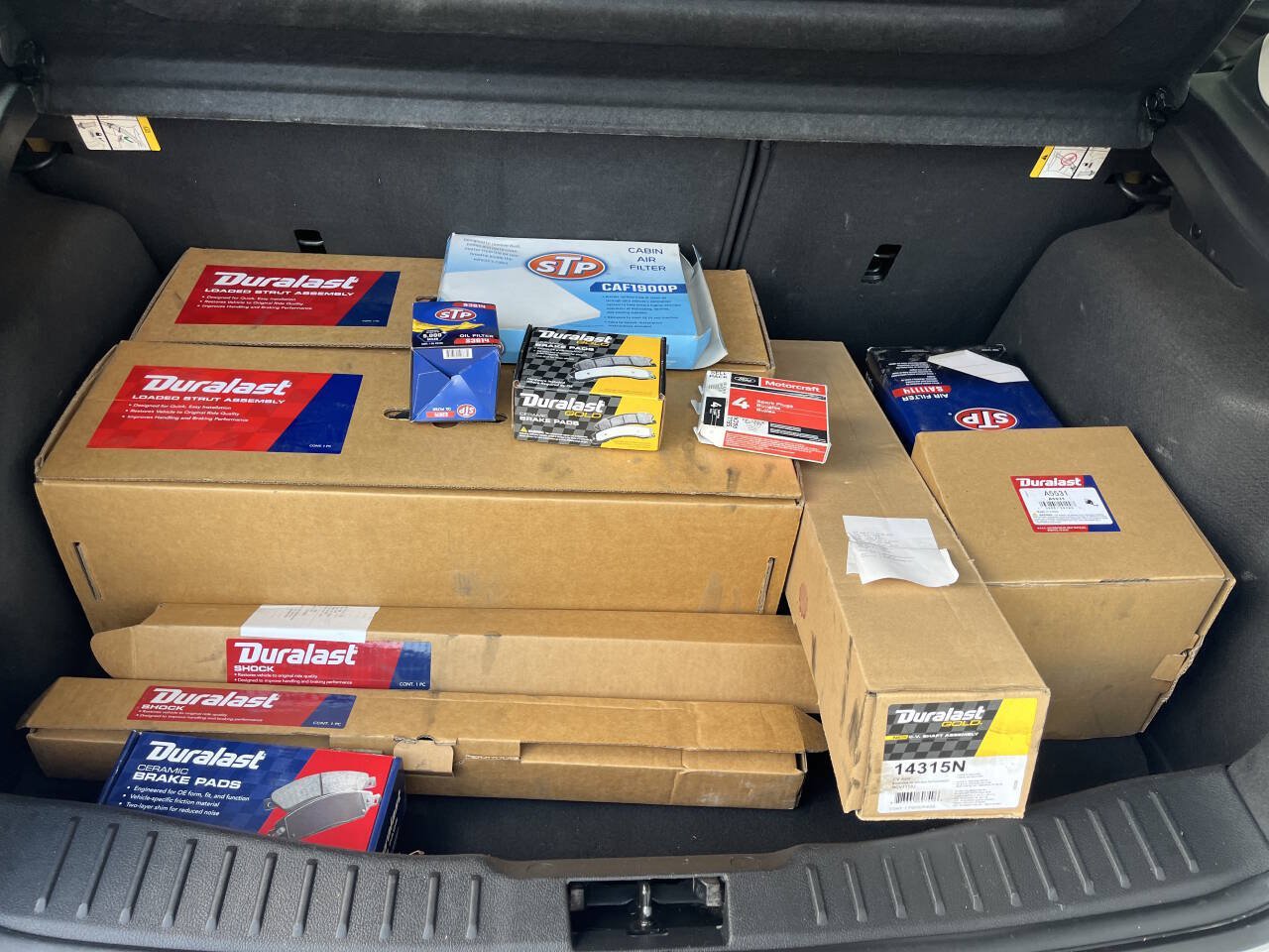 Used 2014 Ford Focus SE w/ SE Sport Package FWD image 29