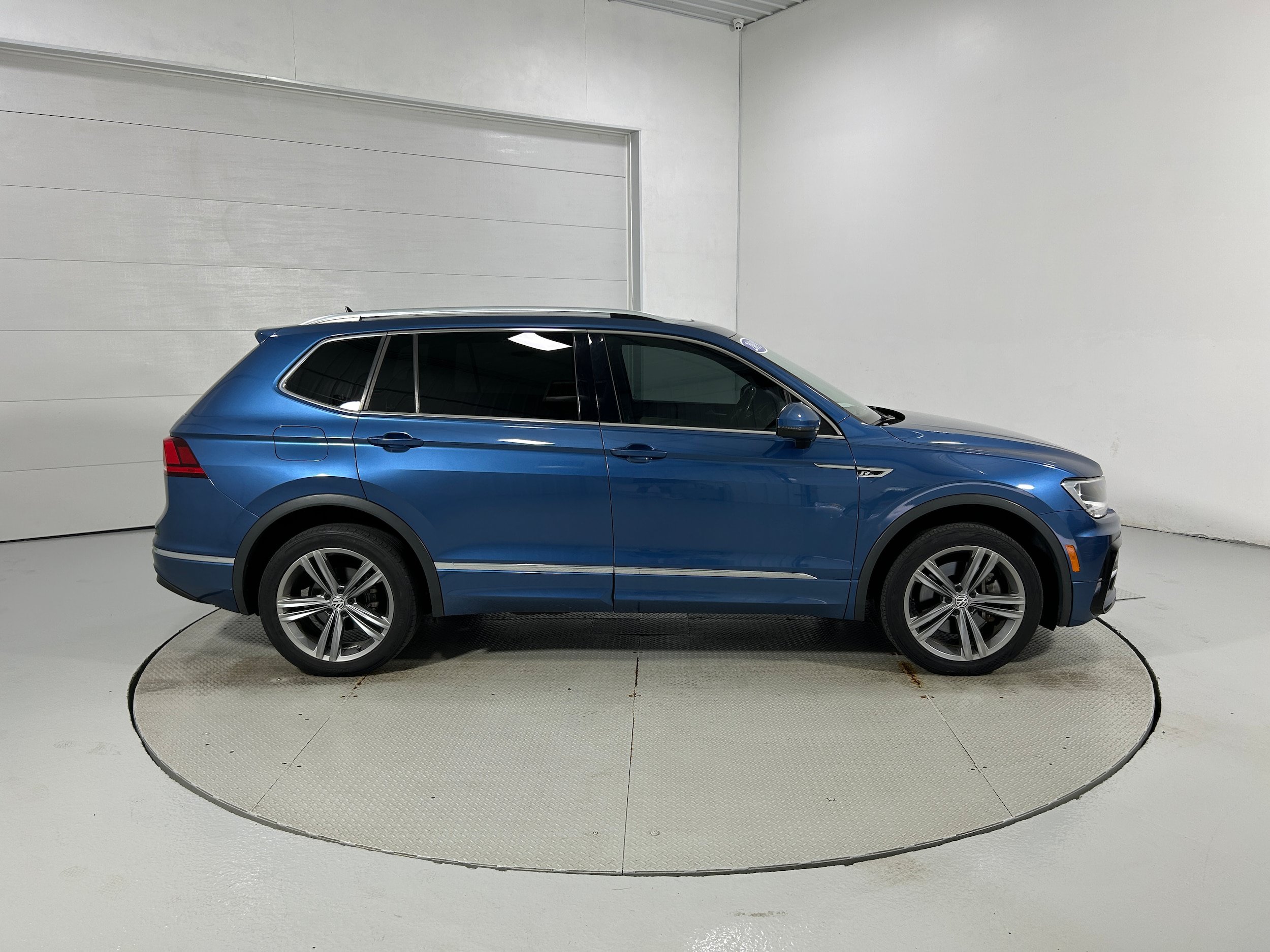 Used 2019 Volkswagen Tiguan SEL R-Line AWD/4WD image 37