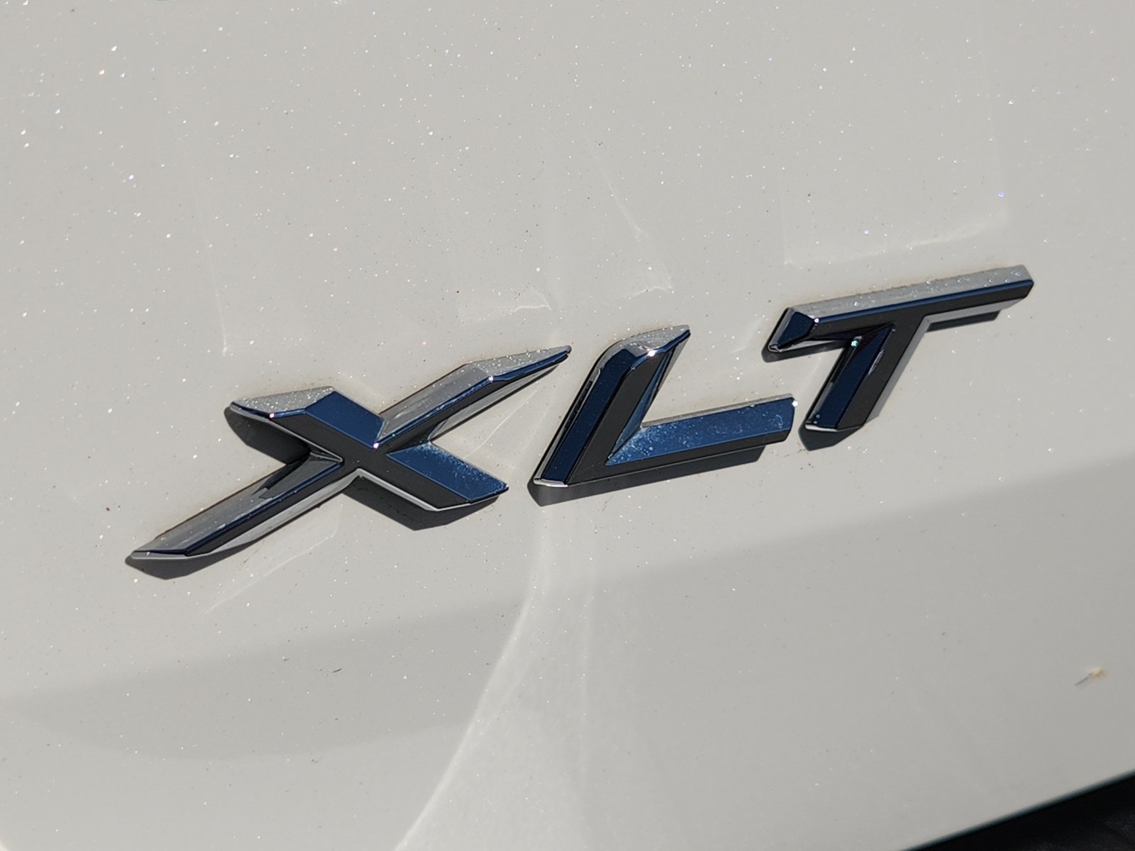 Used 2022 Ford Explorer XLT w/ Equipment Group 202A RWD image 13