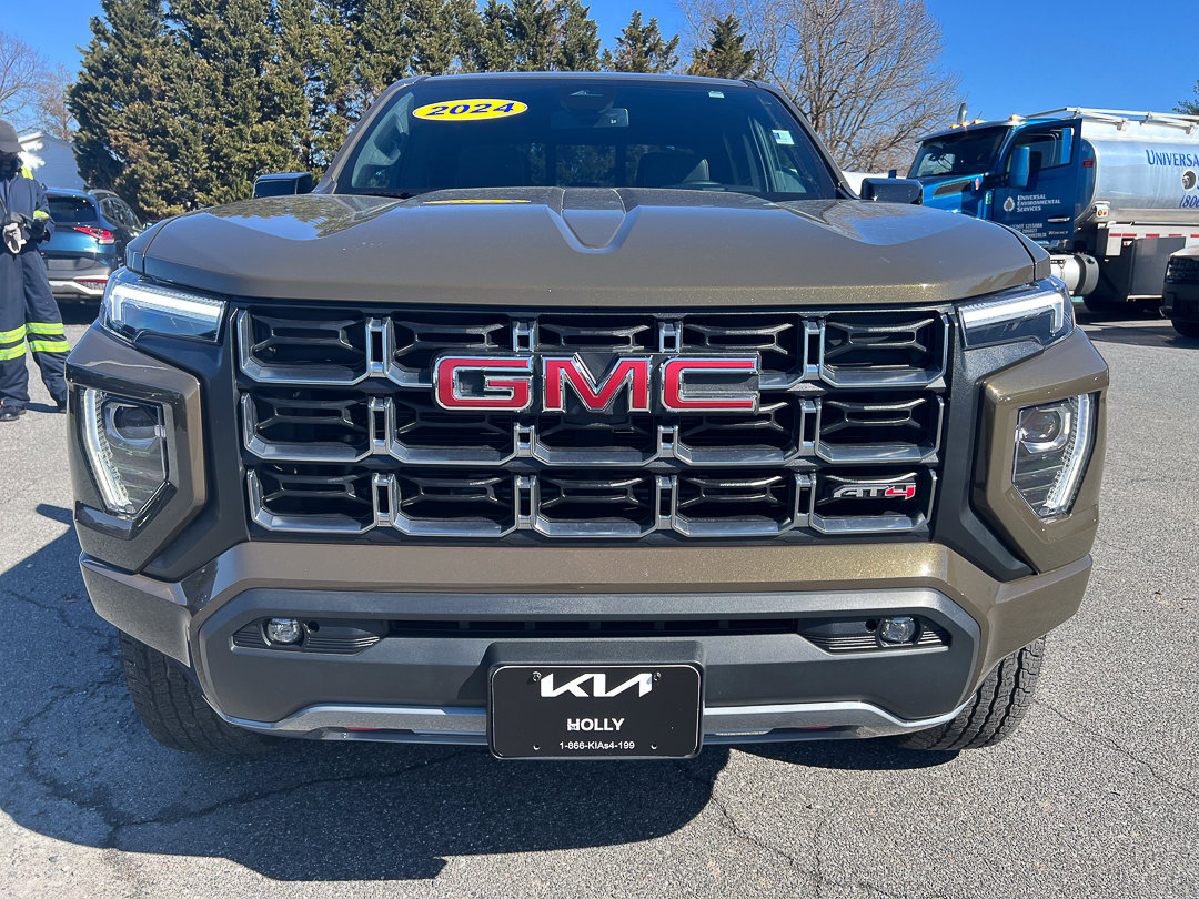 Used 2024 GMC Canyon AT4 image 12