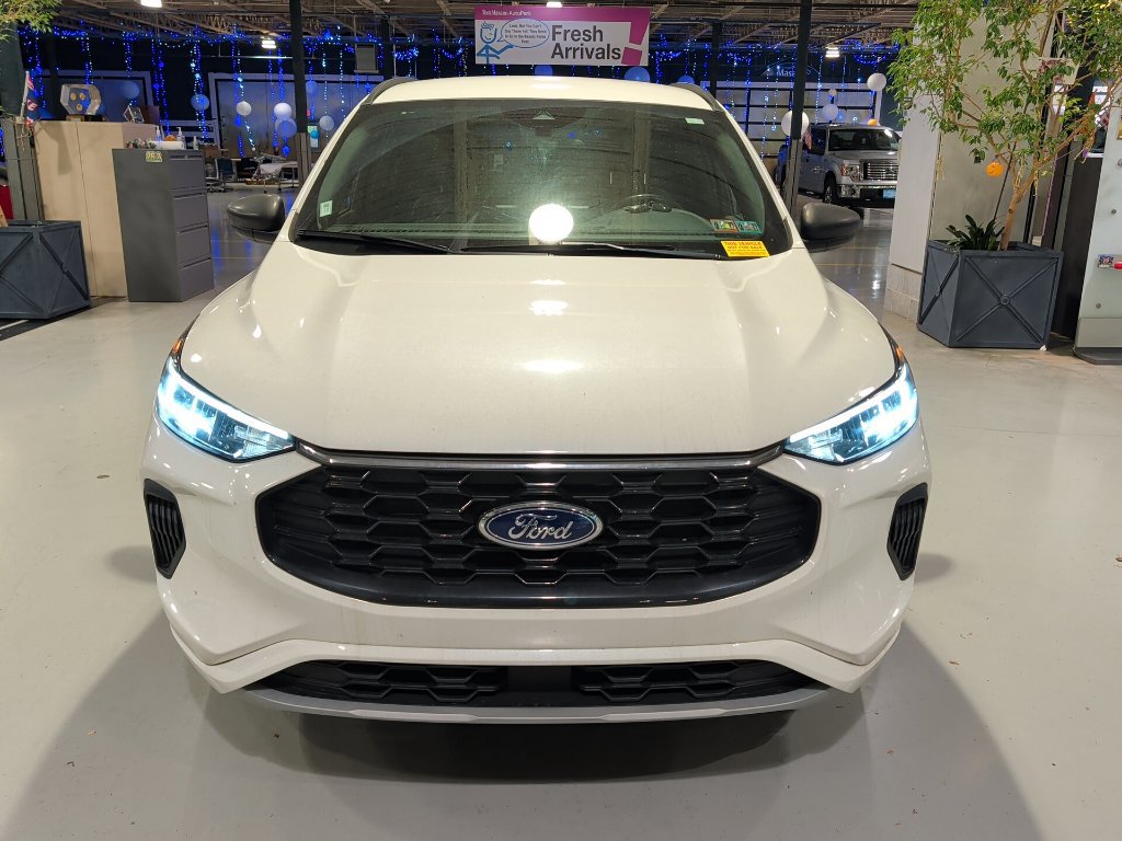 Used 2023 Ford Escape ST-Line w/ Tech Pack #1 AWD/4WD image 8
