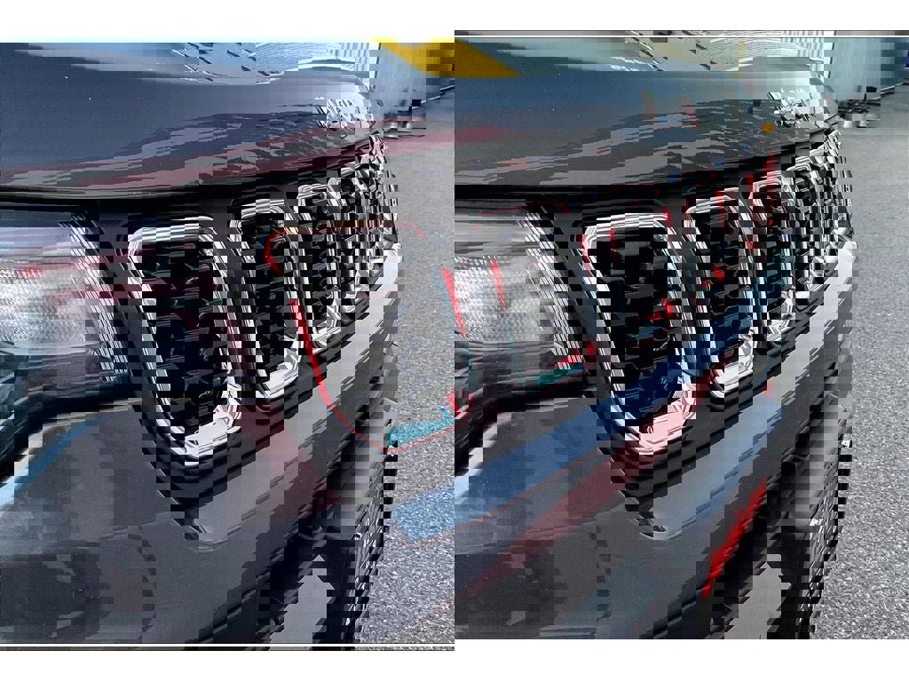 Used 2024 Jeep Compass Latitude image 31