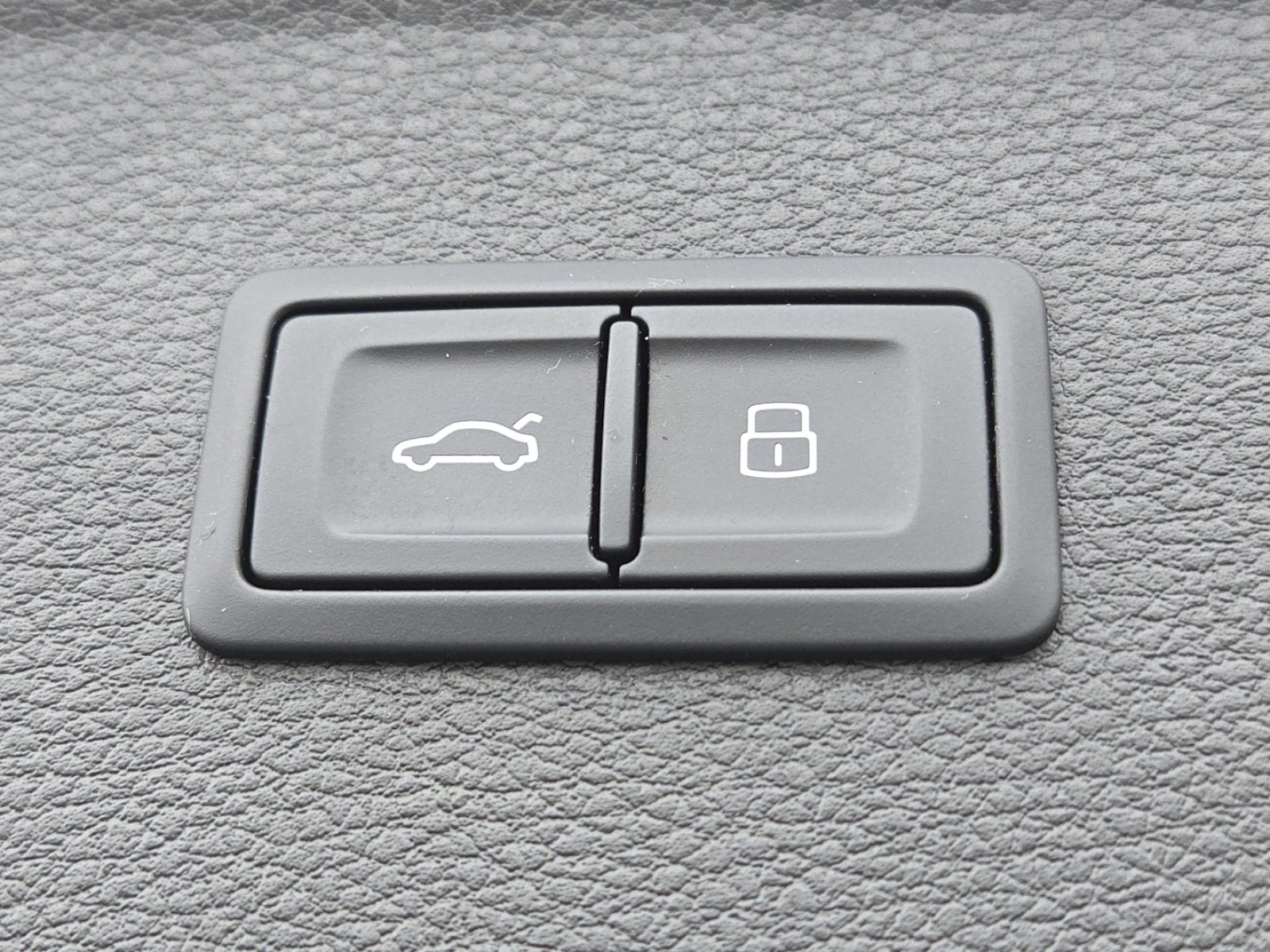 Used 2023 Audi Q5 2.0T Premium w/ Convenience Package image 21